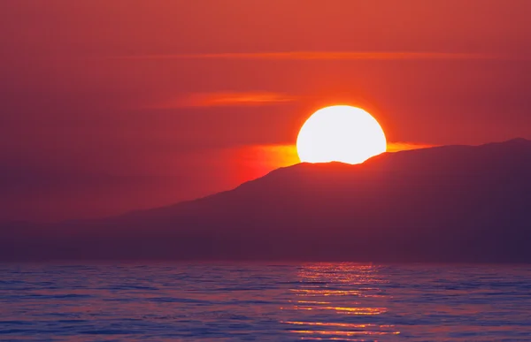 Красивий червоний захід сонця — стокове фото