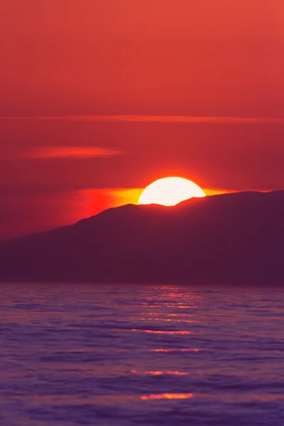 Όμορφο κόκκινο ηλιοβασίλεμα — Φωτογραφία Αρχείου