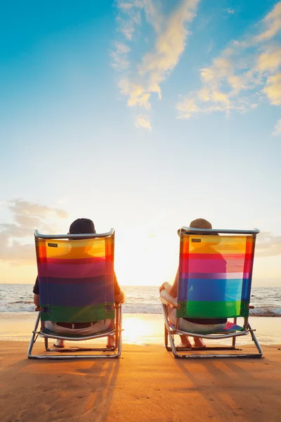 Happy Romantic Couple Enjoying Beautiful Sunset at the Beach — Stock Photo, Image
