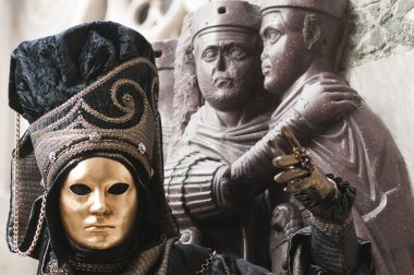 Venedik Karnavalı maskesi