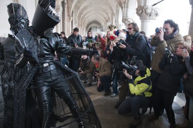 Venedik Karnavalı maskesi