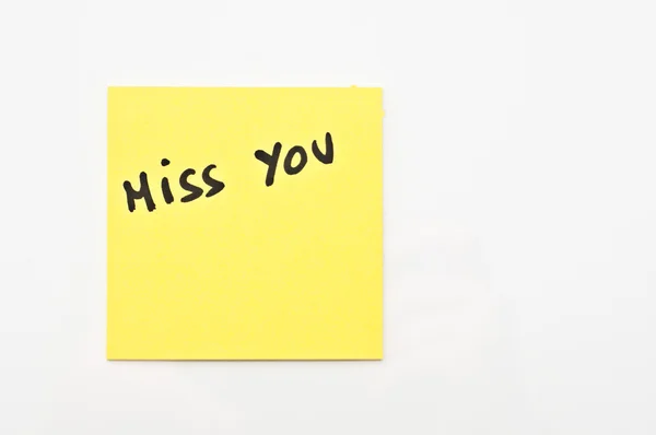 Gelbe quadratische Post mit miss you drauf geschrieben — Stockfoto