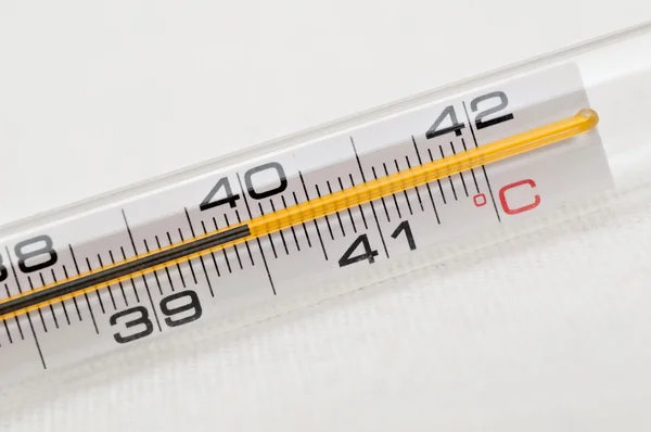 Close-up van een thermometer met hoge koorts Stockafbeelding