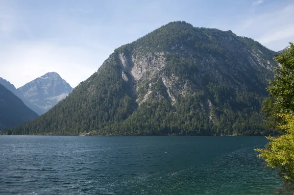 Озеро в Альпах — стокове фото