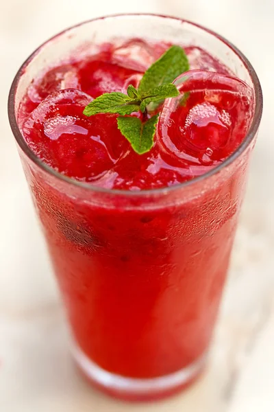 冷草莓柠檬汁 — 图库照片