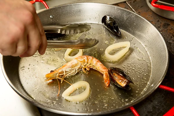 Seafood in pan — Stock Photo, Image