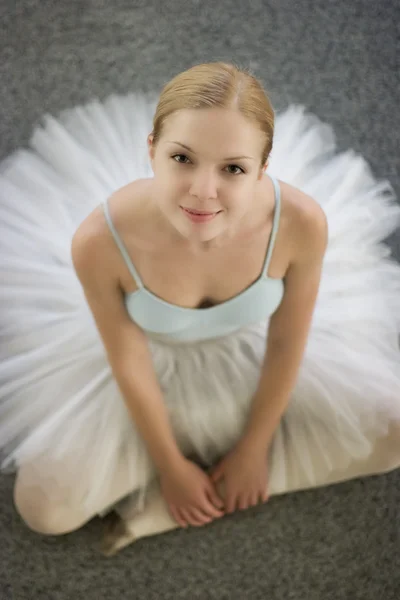 带微笑的芭蕾舞演员 — 图库照片