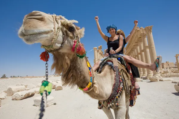 Rida på kamel — Stockfoto