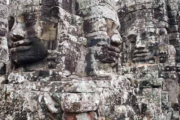 Gesichter von angkor thom — Stockfoto