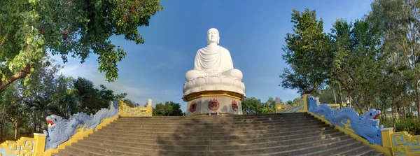 Buda blanco grande —  Fotos de Stock