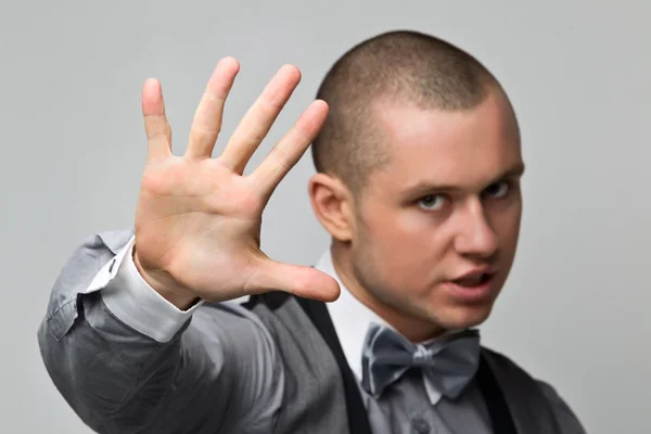 Guy extends hand — Stock Photo, Image