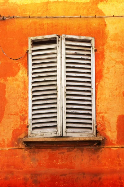 Shutters on orange wall — Stock Photo, Image