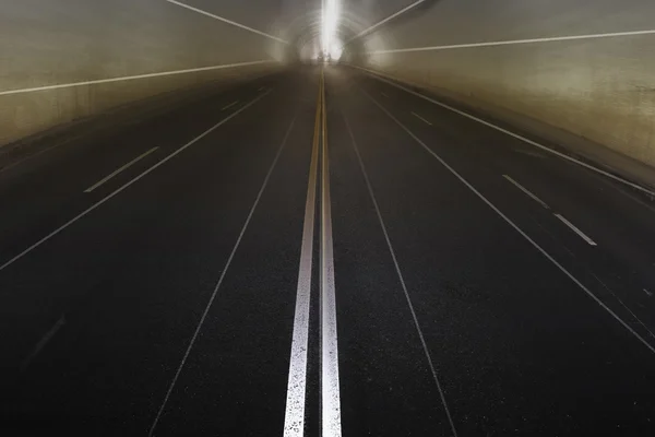 Foto van concrete tunnel met geen verkeer — Stockfoto