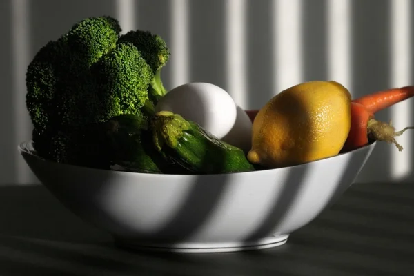 Miski warzywa i jajka — Zdjęcie stockowe