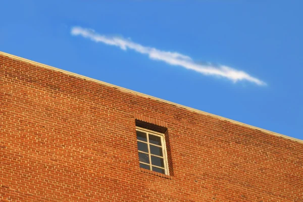 Tegel och sky — Stockfoto