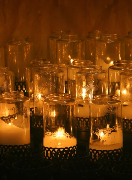 在教会里的蜡烛 — 图库照片