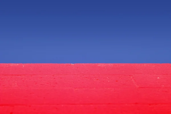 Red wall and sky — Stock Photo, Image