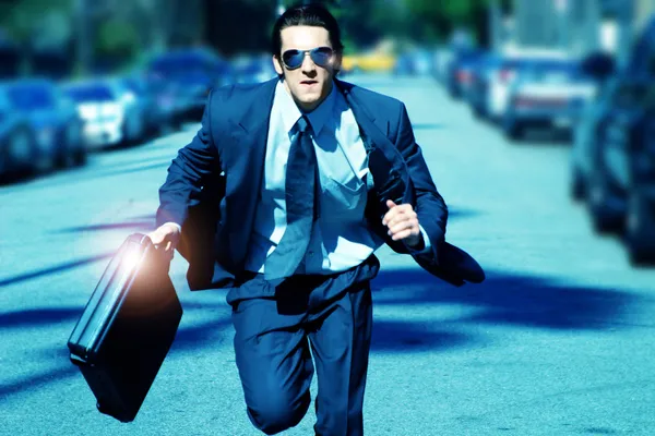 Young man running with briefcase — Stock Photo, Image