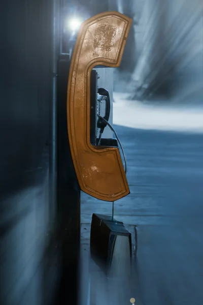 Телефон-автомат на улице — стоковое фото
