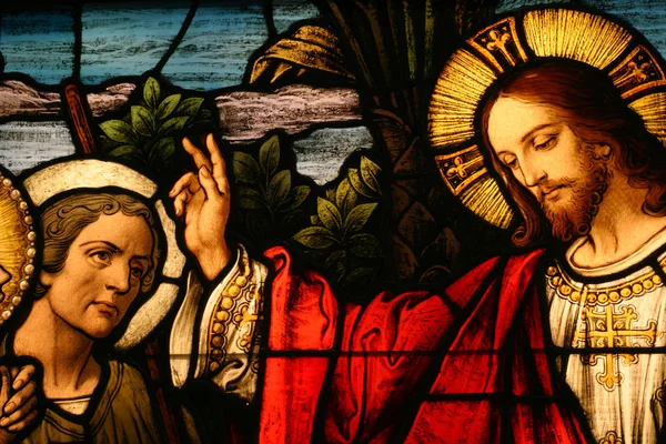 Gebrandschilderd glas toont Jezus zegen die een mens — Stockfoto