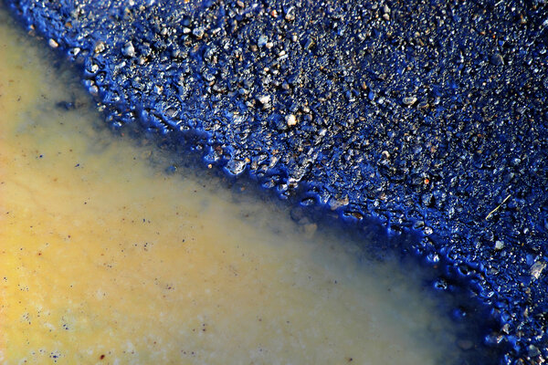 Лужа и цемент
