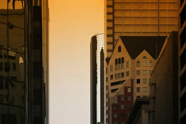 Cidade ao amanhecer — Fotografia de Stock
