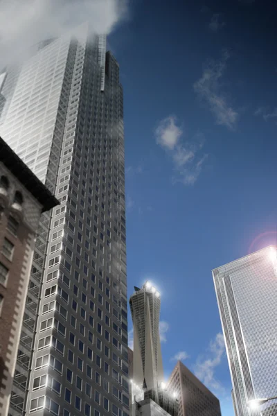 Stilisiertes architektonisches Stadtbild von Bürogebäuden mit mehreren reflektierenden — Stockfoto
