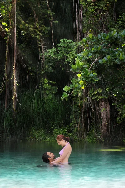 Par i paradiset — Stockfoto