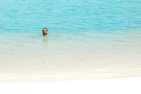 물에 있는 남자 — 스톡 사진