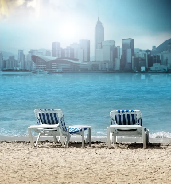 Два пляжных стула — стоковое фото