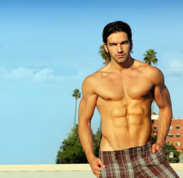 Modelo masculino no verão — Fotografia de Stock