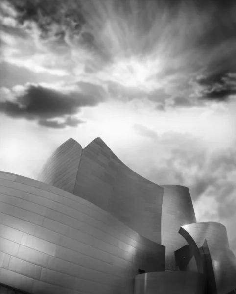 Curved building with dramatic sky — Stock Photo, Image
