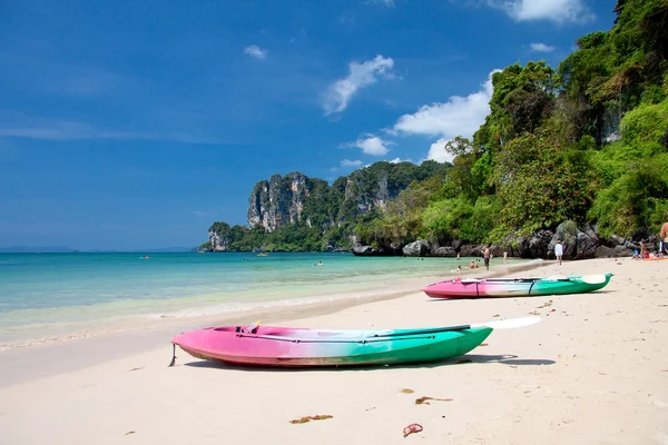 Kayaks at the tropical beach — Stock Photo, Image