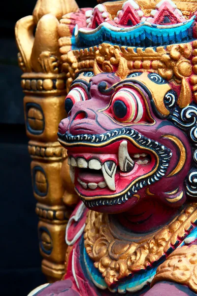 Bali dili ahşap barong heykeli — Stok fotoğraf