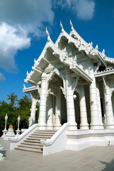 White buddhist temple in Krabi town, Thailand — Stock Photo, Image