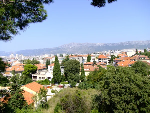 Split Hırvatistan - dağlar şehre üzerinden görünüm — Stok fotoğraf