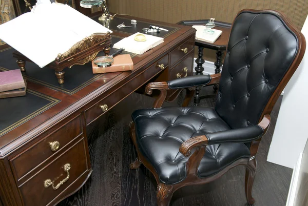 Büro mit Schreibtisch und Stuhl im amerikanischen Stil — Stockfoto