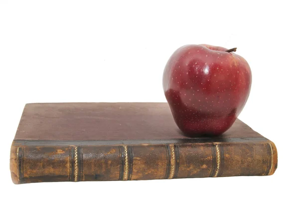 Βιβλίο και ένα μήλο — Φωτογραφία Αρχείου