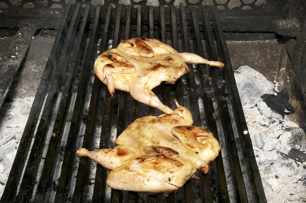 Grilling quail — Stock Photo, Image