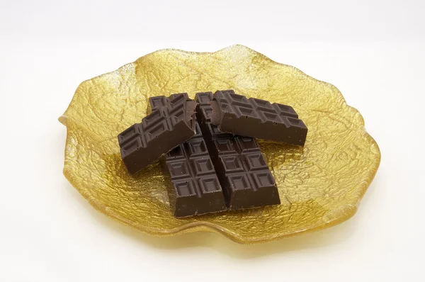 Barras de chocolate em um prato dourado — Fotografia de Stock