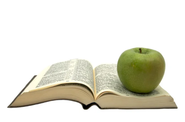 Βιβλίο και ένα μήλο — Φωτογραφία Αρχείου