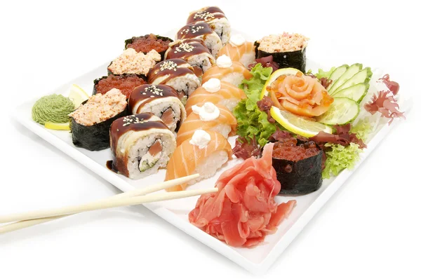 Duży talerz sushi — Zdjęcie stockowe