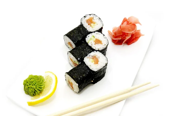 Sushi em uma placa — Fotografia de Stock