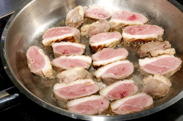 Pan smażone mięso — Zdjęcie stockowe