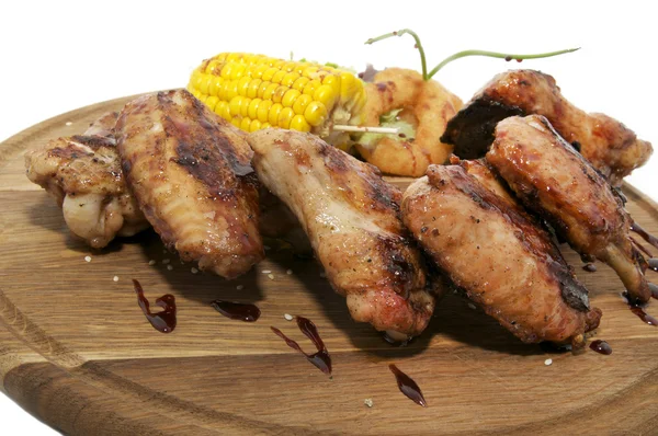En maträtt av kycklingvingar — Stockfoto
