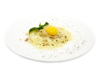 spagetti yumurta ile