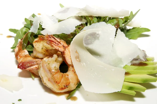 Salad greens with shrimp and cheese on white plate — Stock Photo, Image