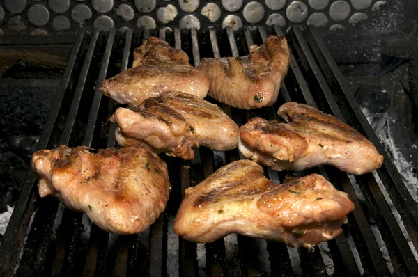 Ali di pollo alla griglia — Foto Stock