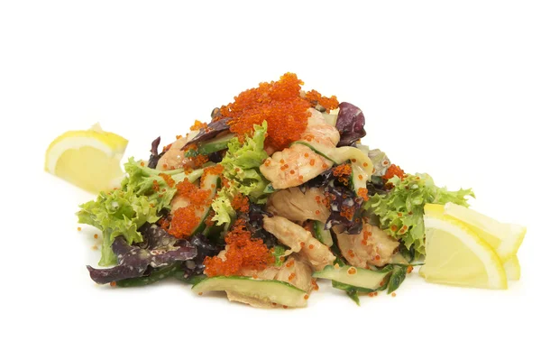 Salat mit Kaviar und Garnelen — Stockfoto