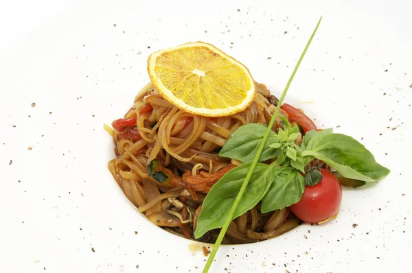 Espaguetis con verduras —  Fotos de Stock